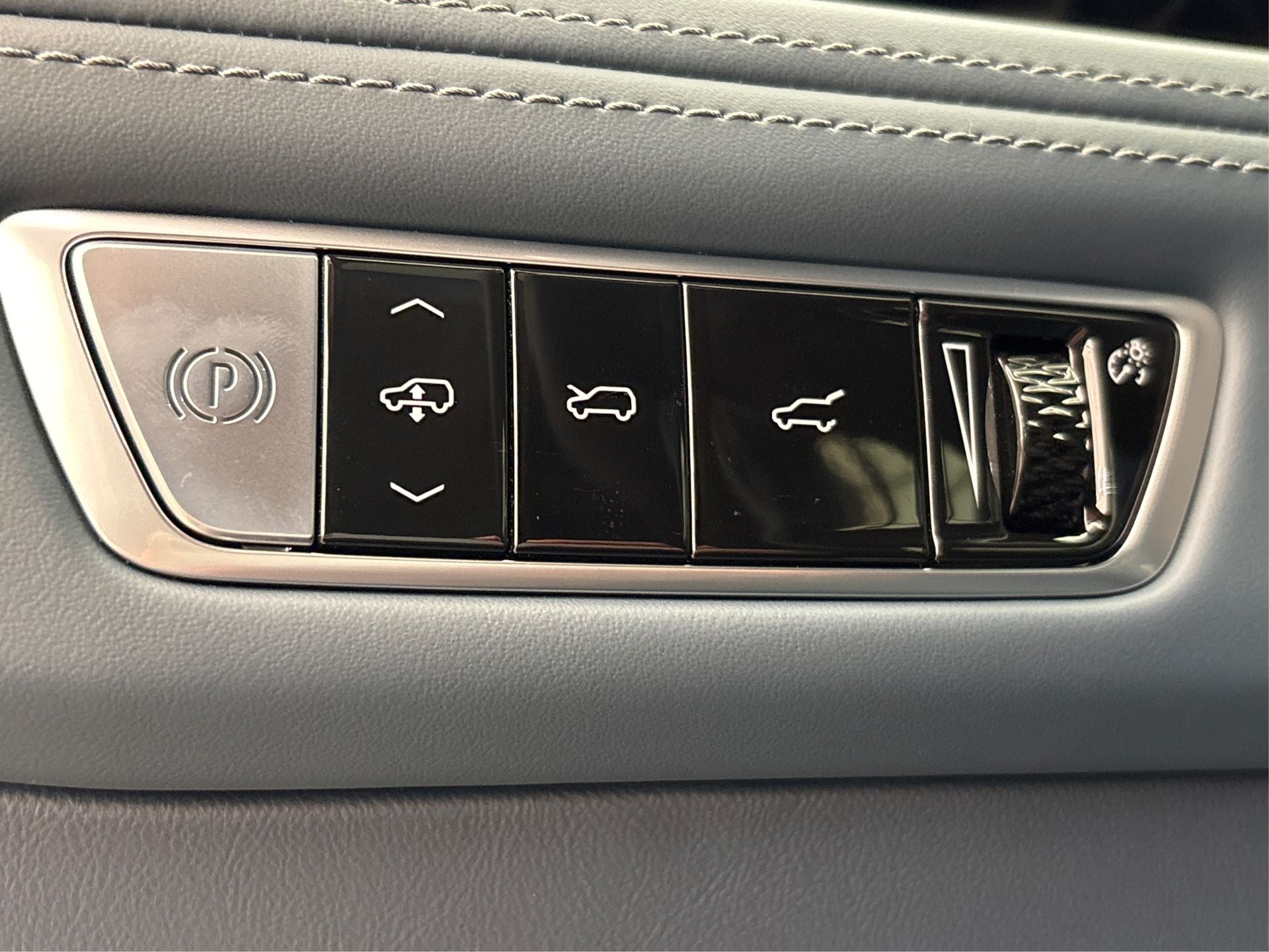 2025 Cadillac ESCALADE IQ Sport 2