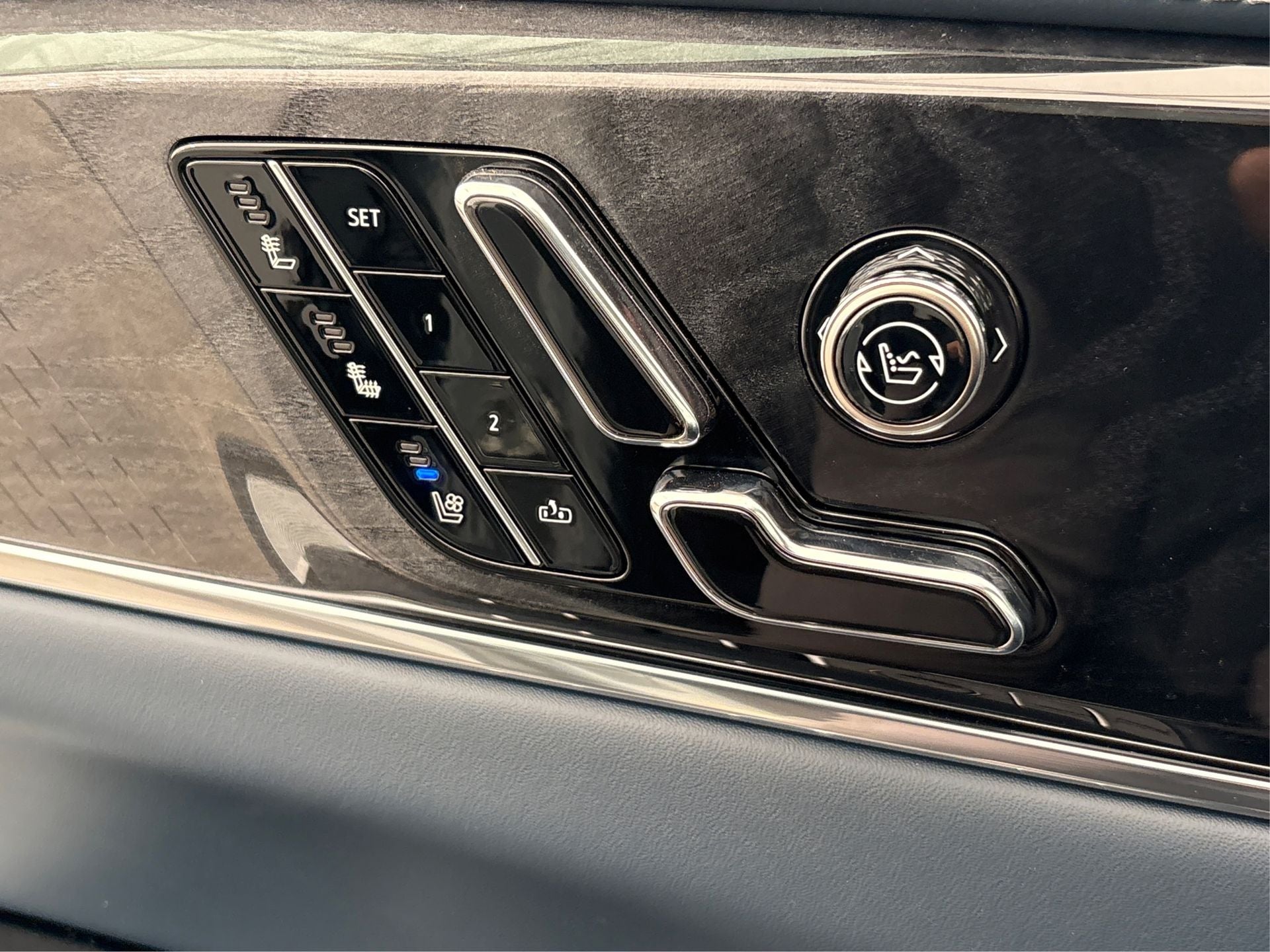 2025 Cadillac ESCALADE IQ Sport 2