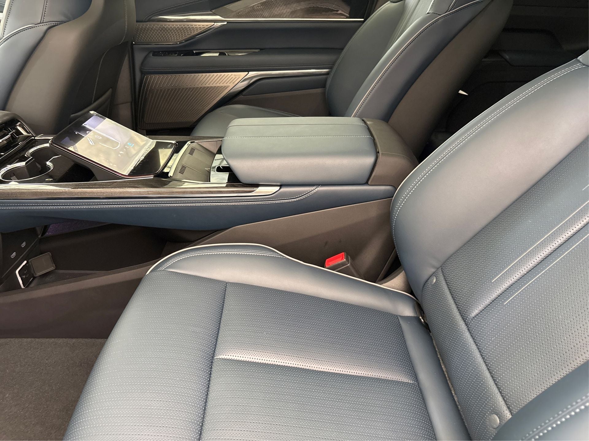 2025 Cadillac ESCALADE IQ Sport 2