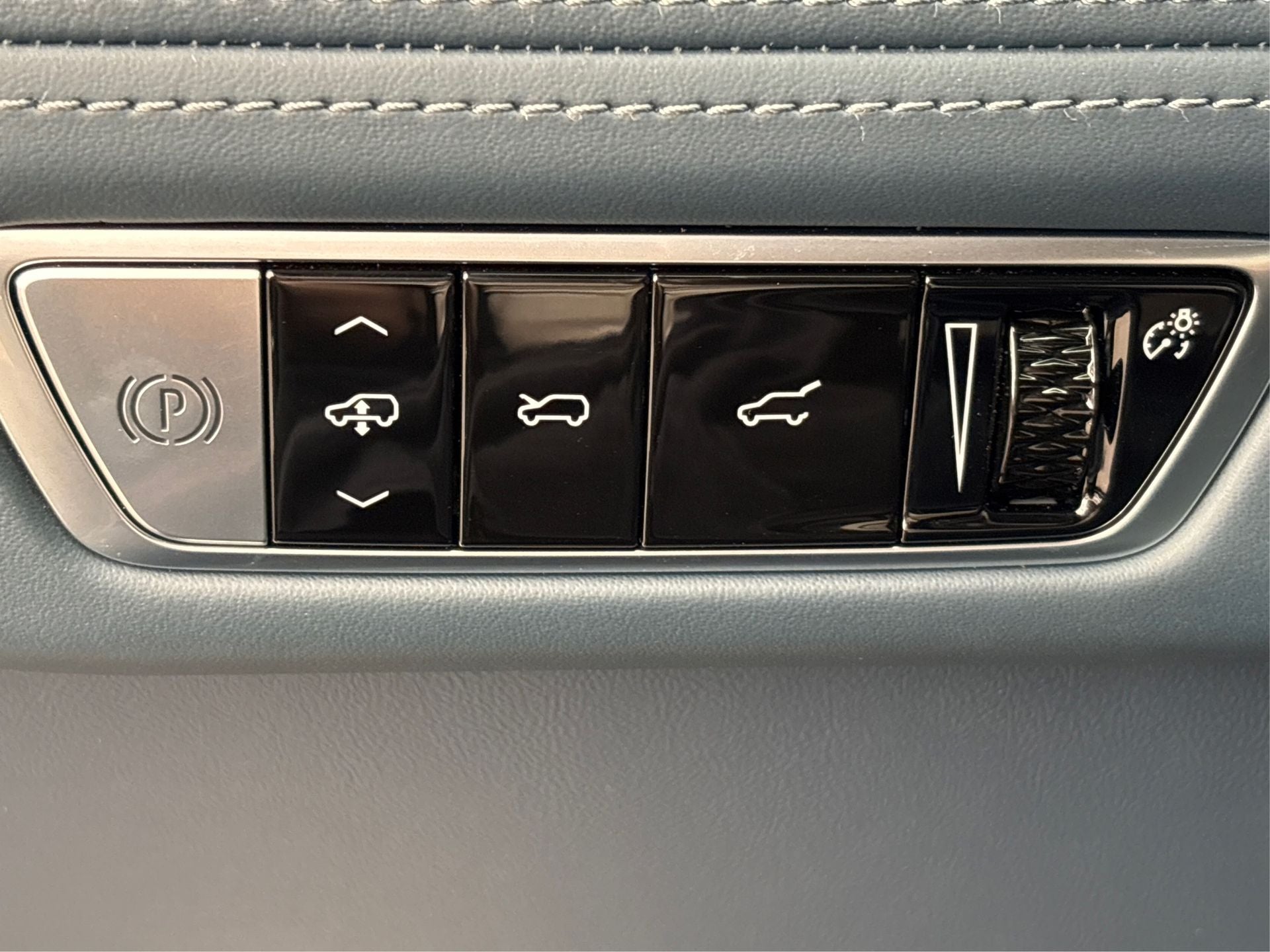 2025 Cadillac ESCALADE IQ Sport 2