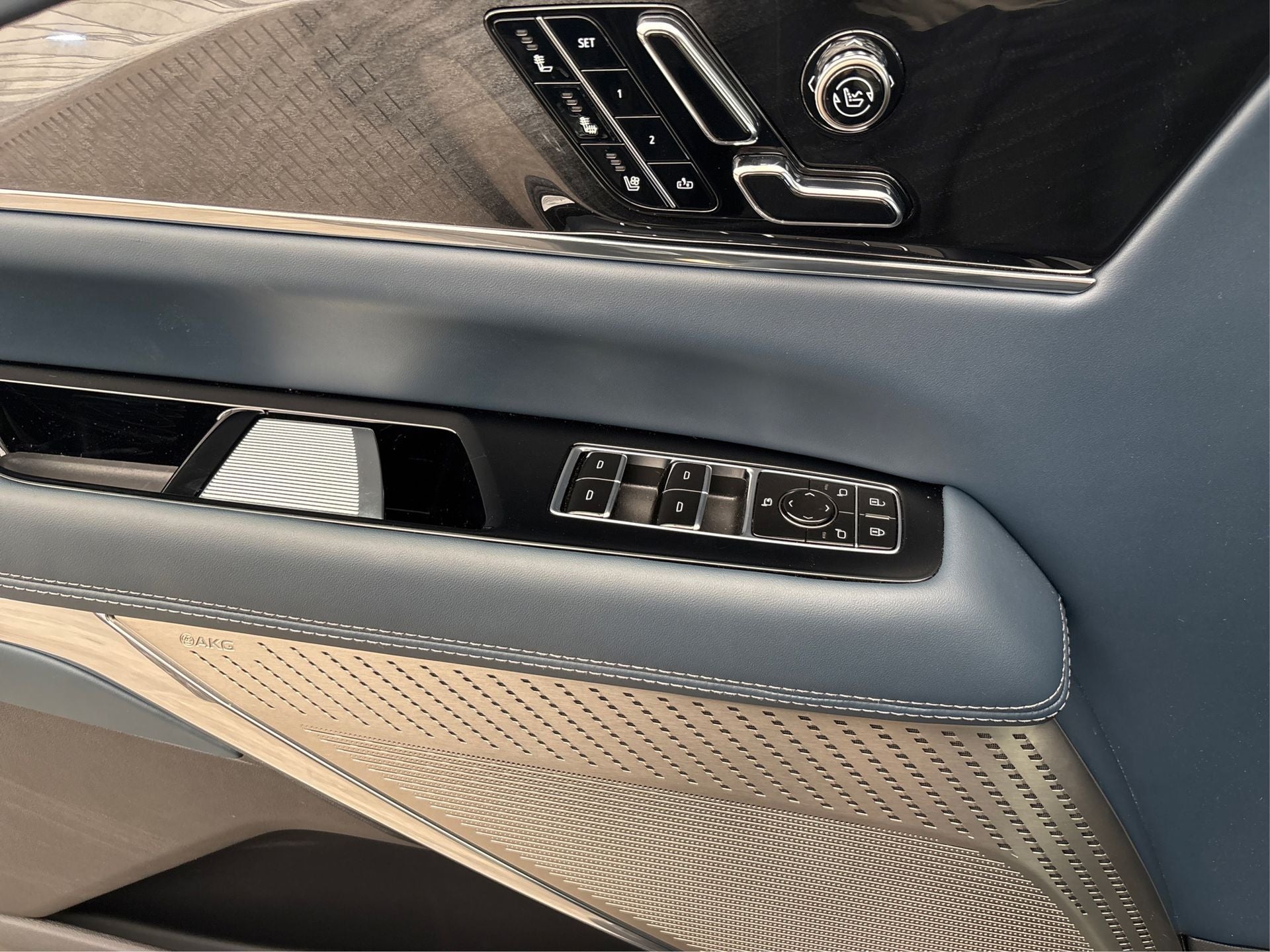 2025 Cadillac ESCALADE IQ Sport 2