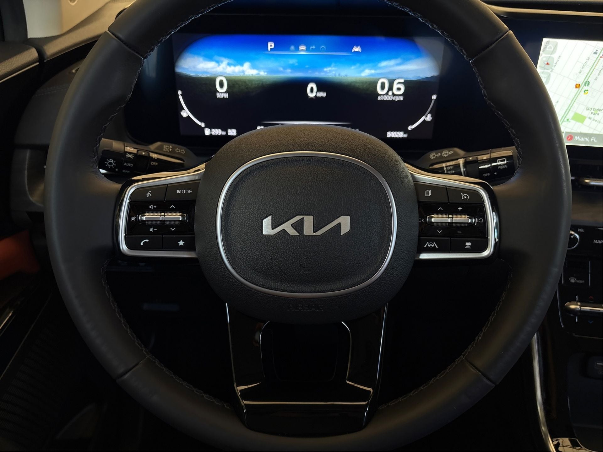 2023 Kia Carnival SX