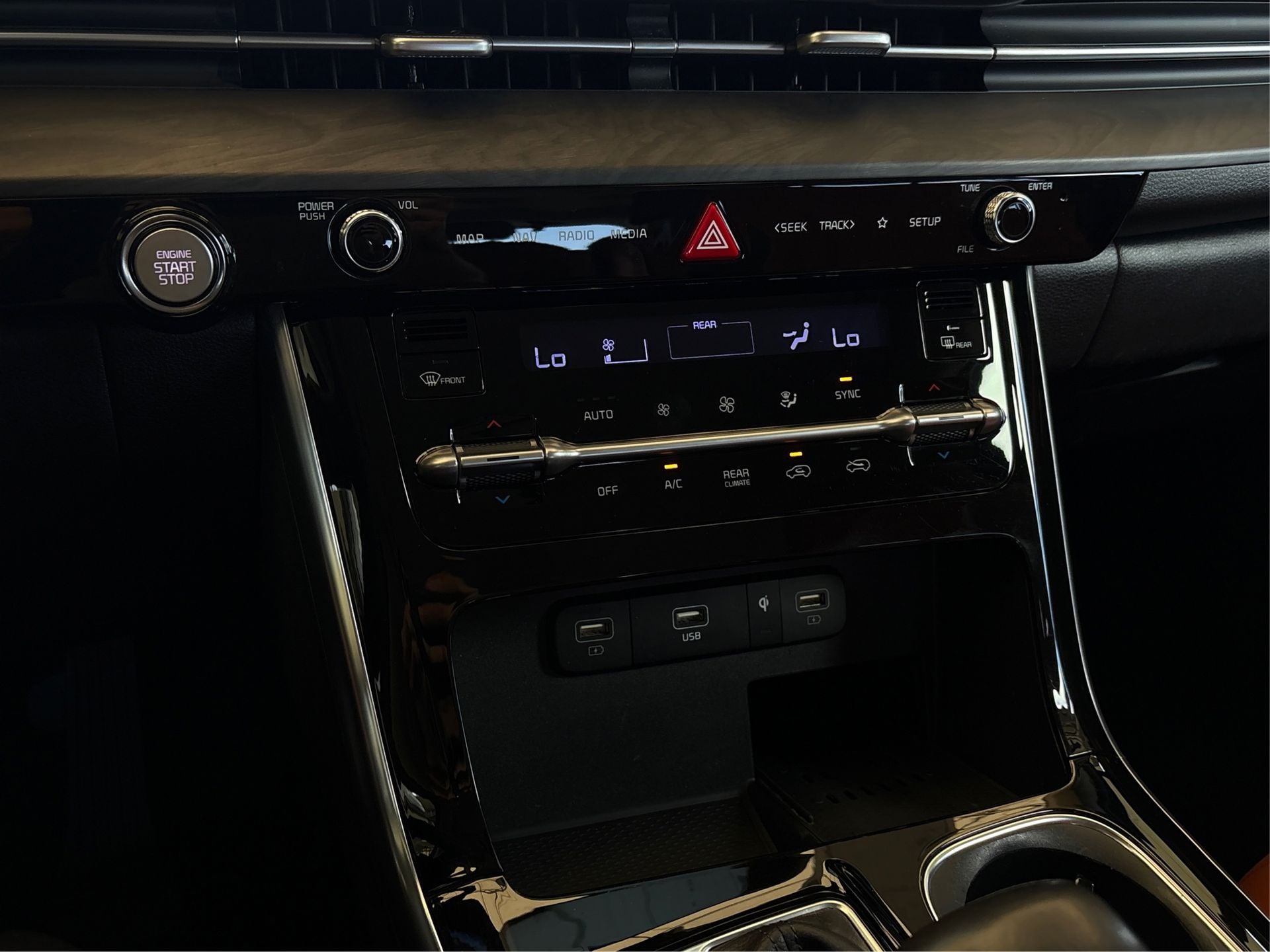 2023 Kia Carnival SX