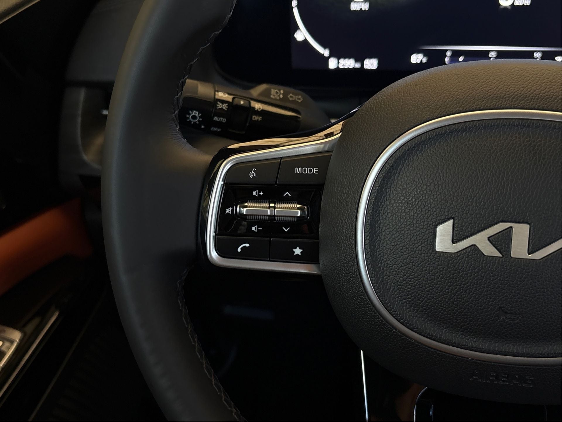 2023 Kia Carnival SX