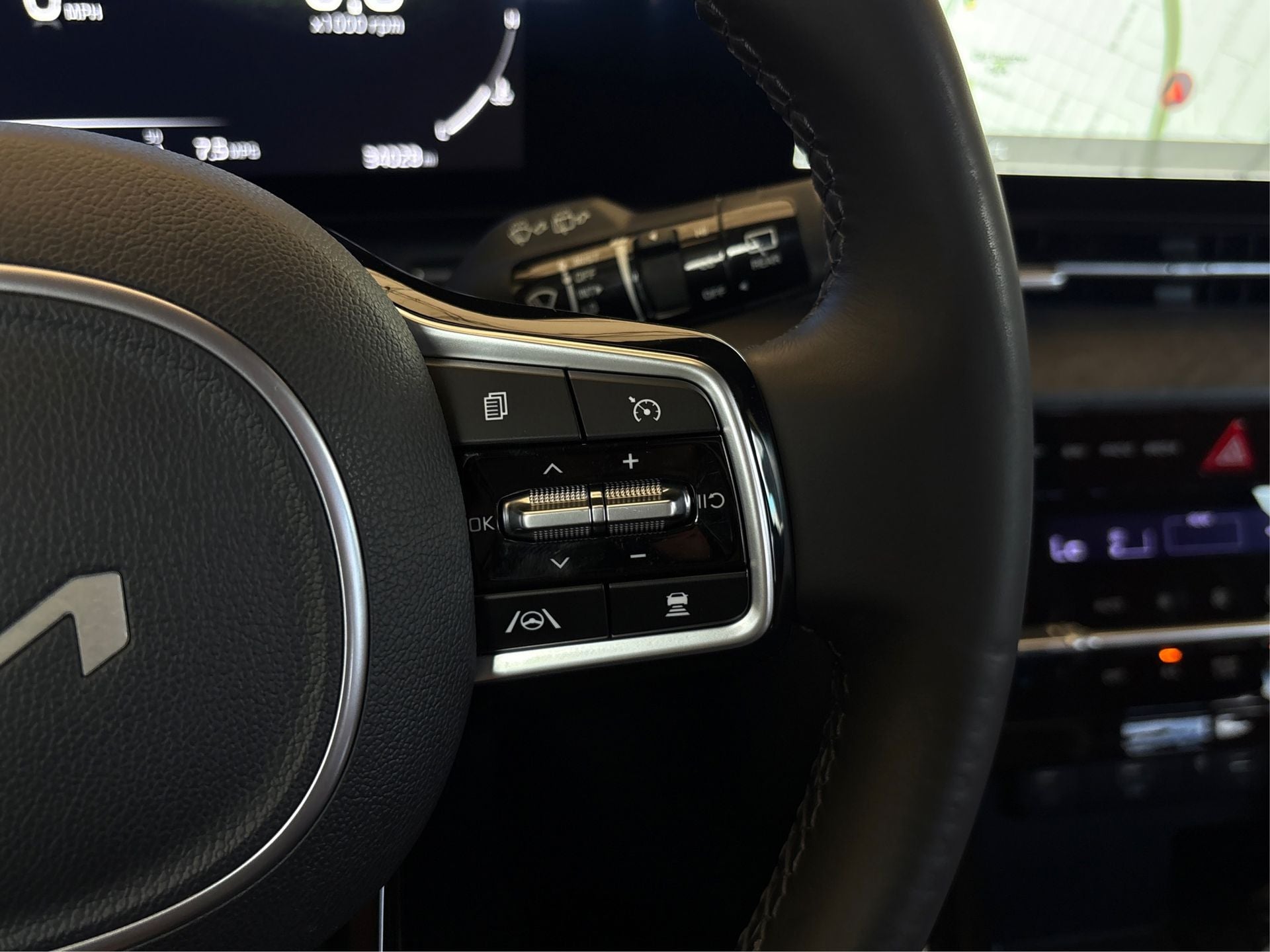 2023 Kia Carnival SX