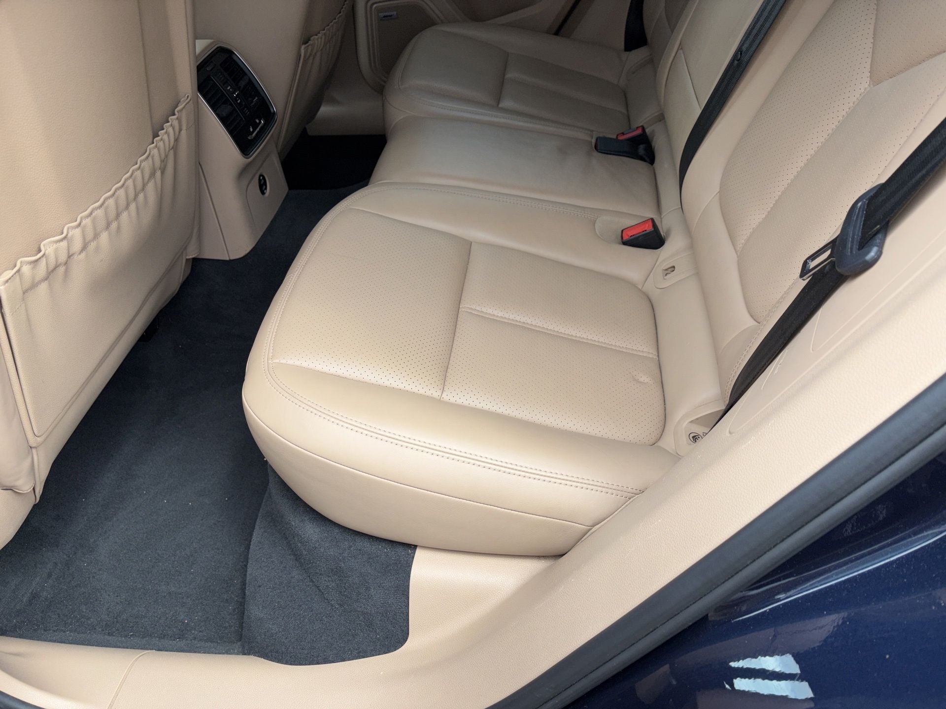 2020 Porsche Macan Base