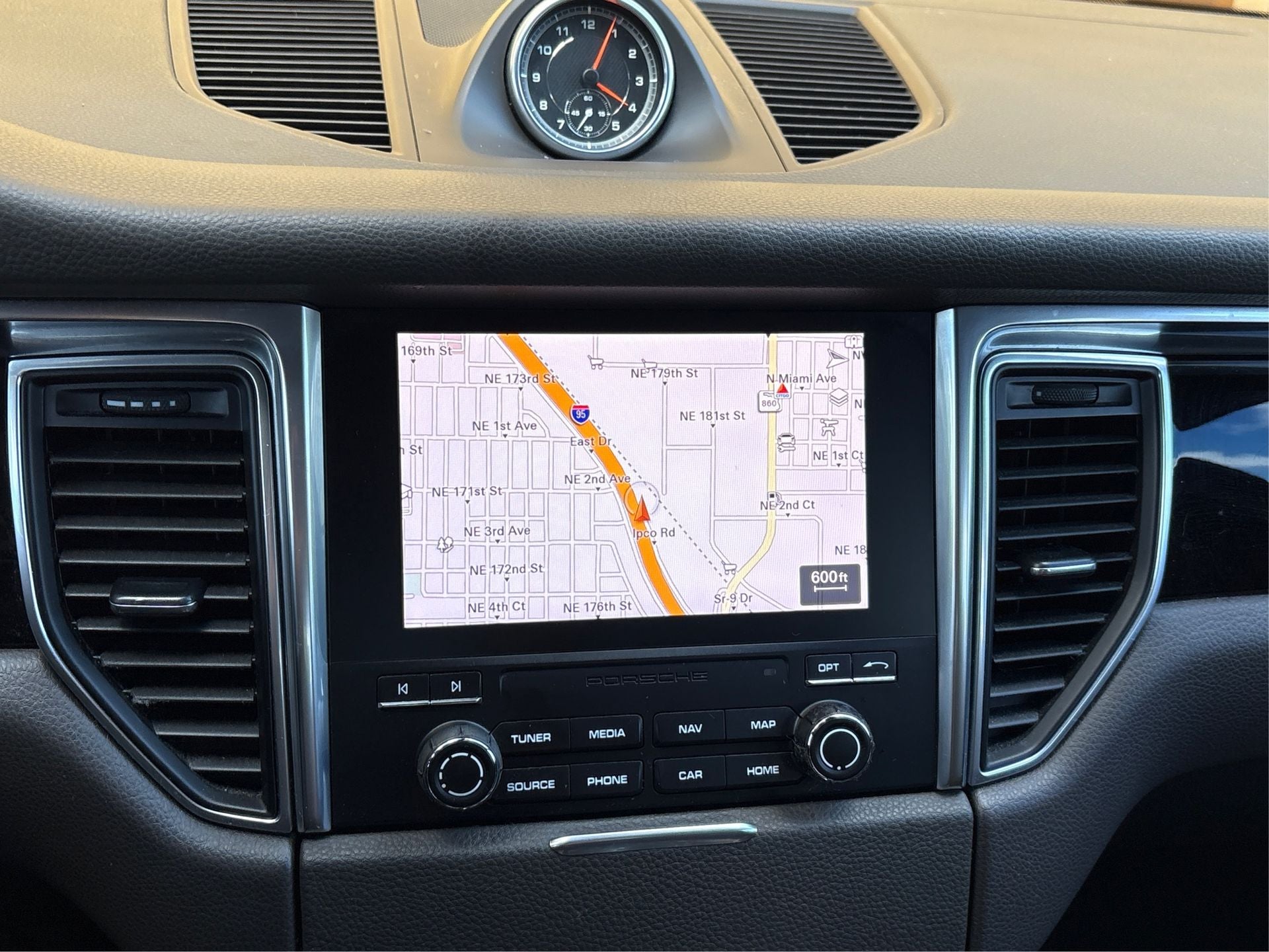 2018 Porsche Macan Base